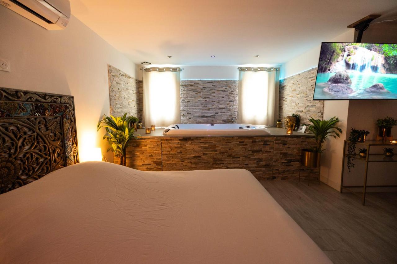 Suite with Hot Tub