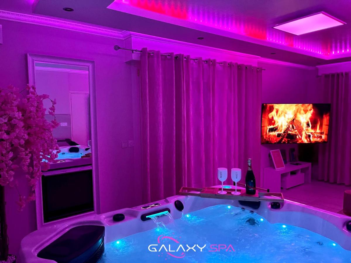 B&B Champigneulles - GALAXY SPA - Suite Venus Jacuzzi et Sauna Privatif - Bed and Breakfast Champigneulles