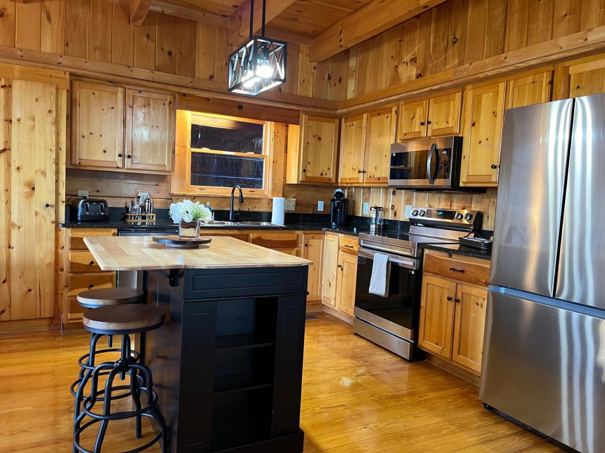 Splashtacular: Indoor Pool~Gorgeous Views~HotTub~GameRoom~Resort - Chambres d’hôtes Gatlinburg