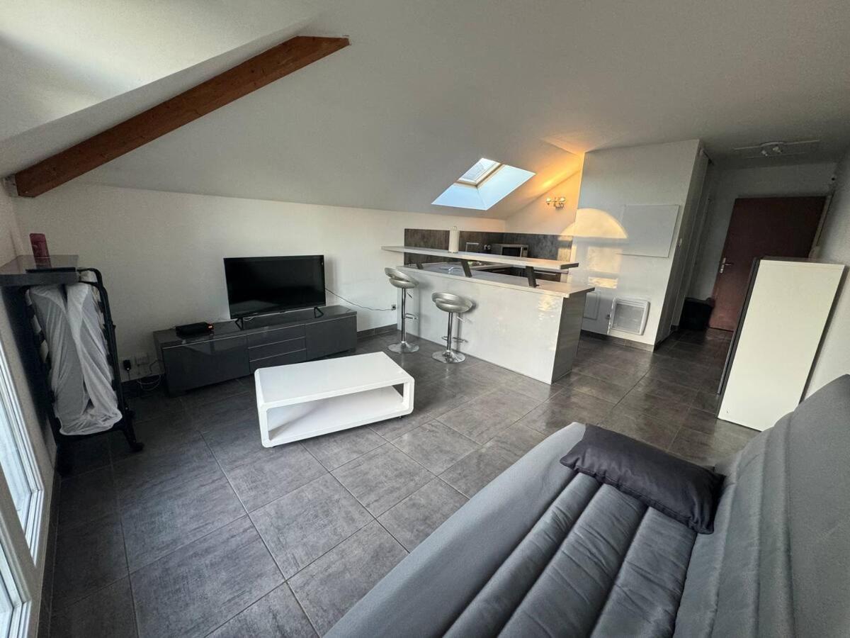 Modern'Studio - B&B Puiseux-en-France