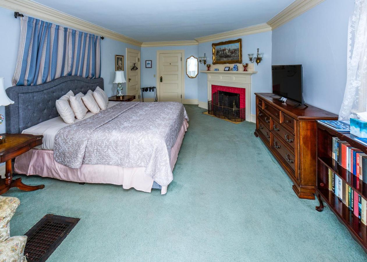 Queen Room with Balcony