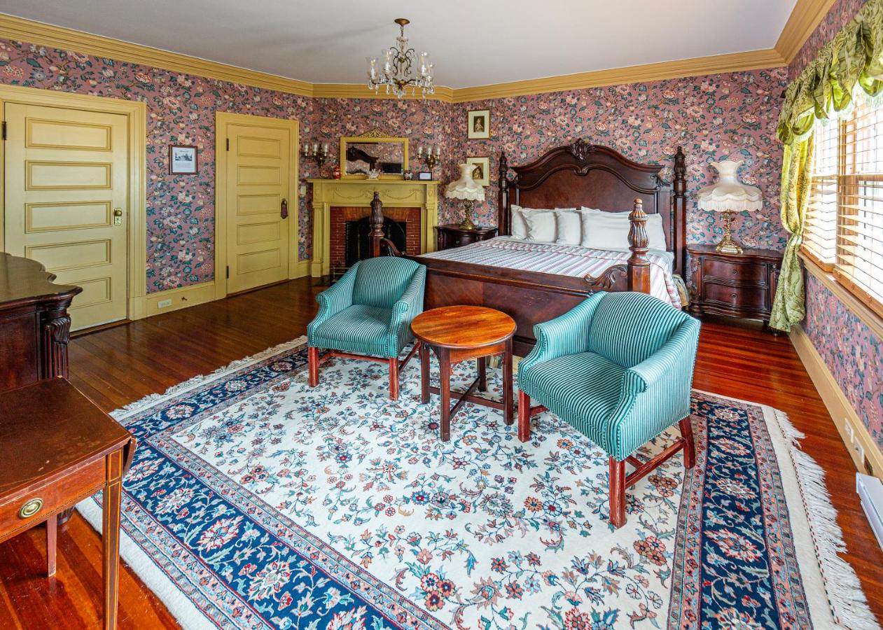 Queen Room