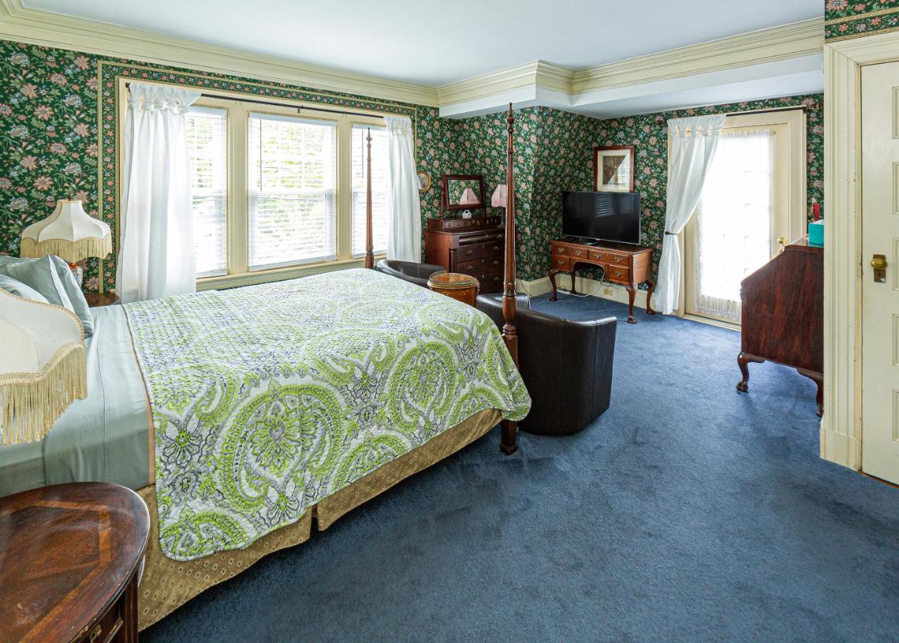 Queen Room