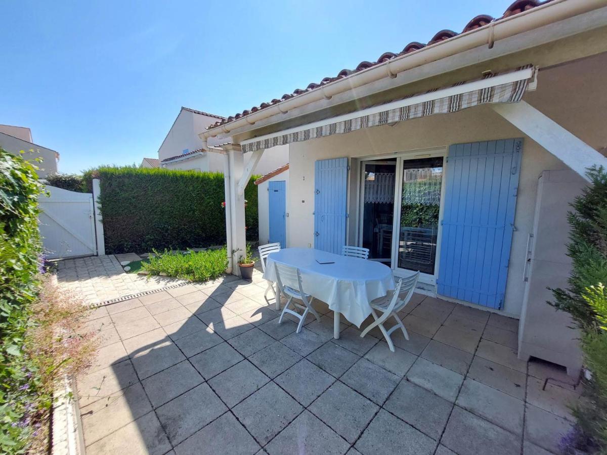 Charmante Maisonnette avec Piscine à Proximité du Lac et des Plages de Saint-Palais-sur-Mer - FR-1-550-80 - Chambres d’hôtes