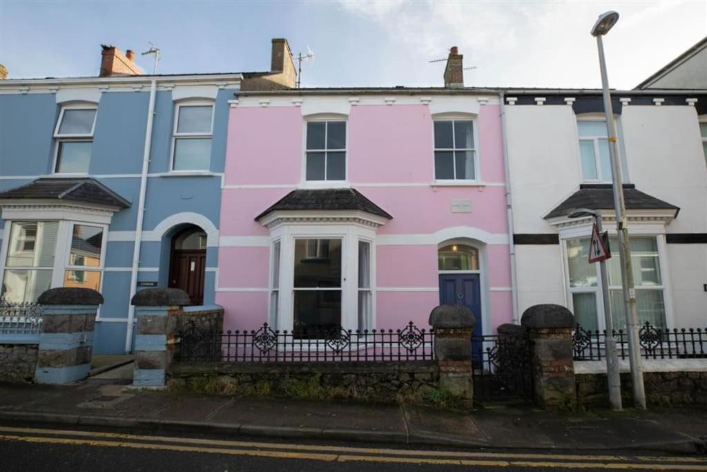 Superbly located Tenby cottage - B&B