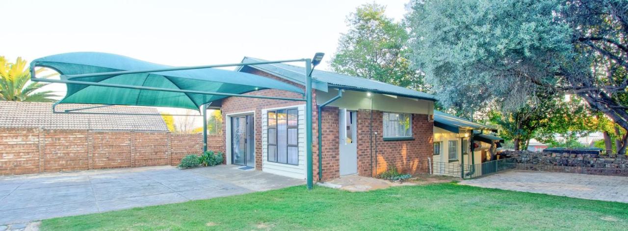 Luxurious self-catering villa, step-free and pet-friendly - B&B