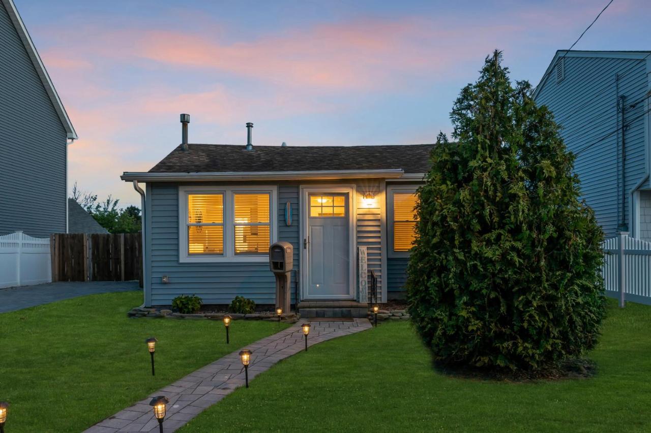 Highly Rated Beach House 35 Blocks to Beach & Main St 6 Badges, Patio, Grill - B&B Belmar