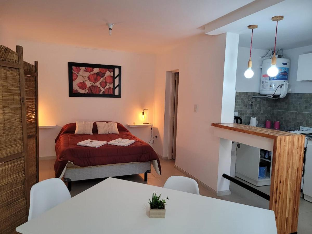 Excelente y amplio monoambiente - Ferienwohnung