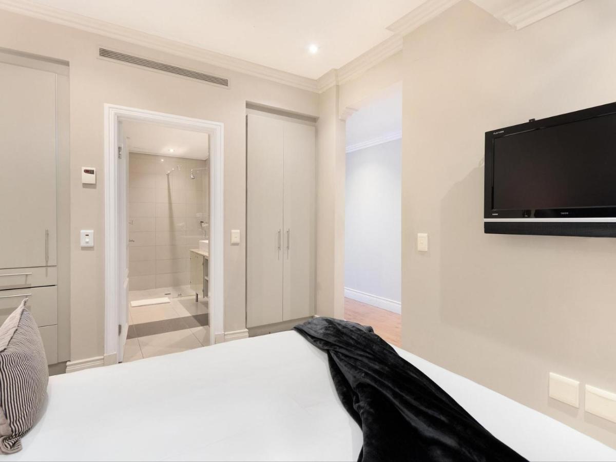 One-Bedroom Apartment with Partial Mountain Views