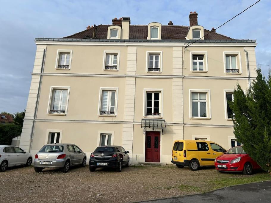 Charmant cocon, Lagny sur marne, parking, wifi, proche Disney RER - B&B Lagny