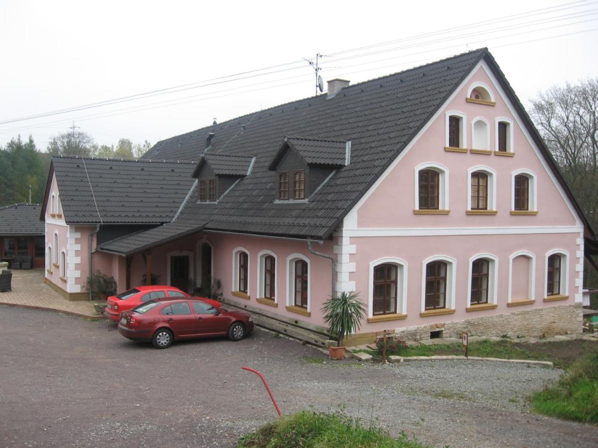 B&B Rothkosteletz - Restaurace A Penzion U Pešíků - Bed and Breakfast Rothkosteletz