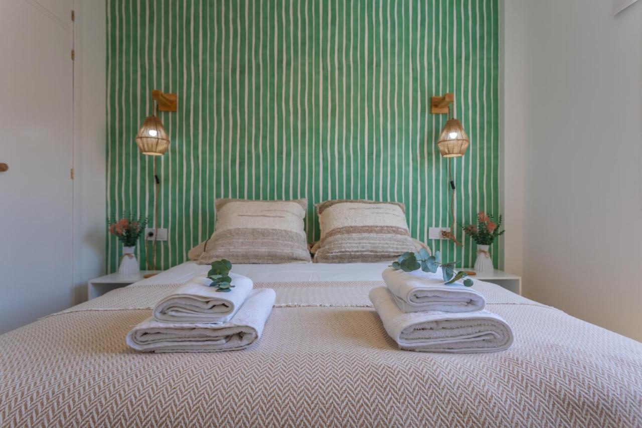 1st line beach, pool, terrace & fibre WIFI - Bed and Breakfast Tarifa