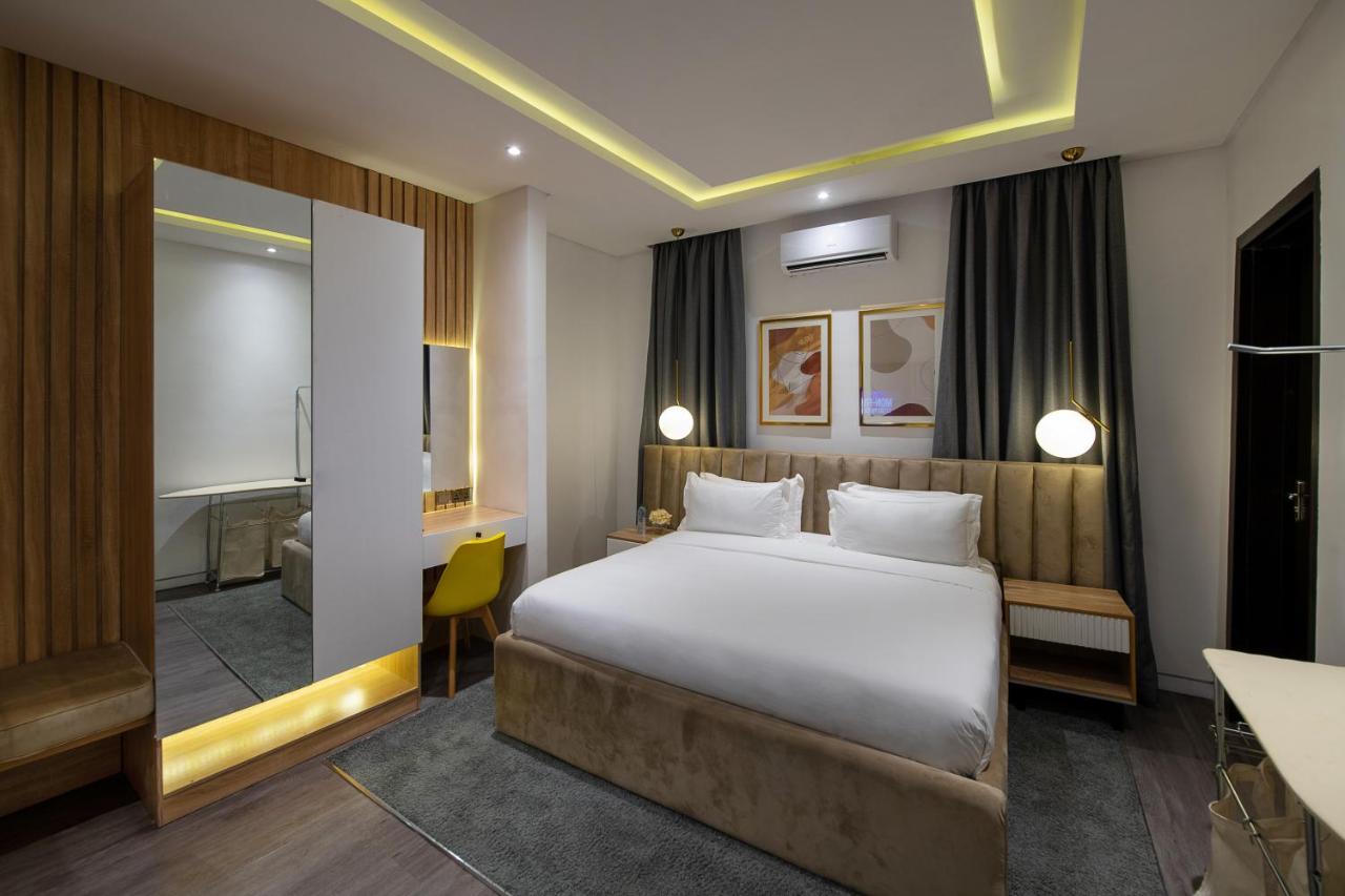 Suite with Lake View