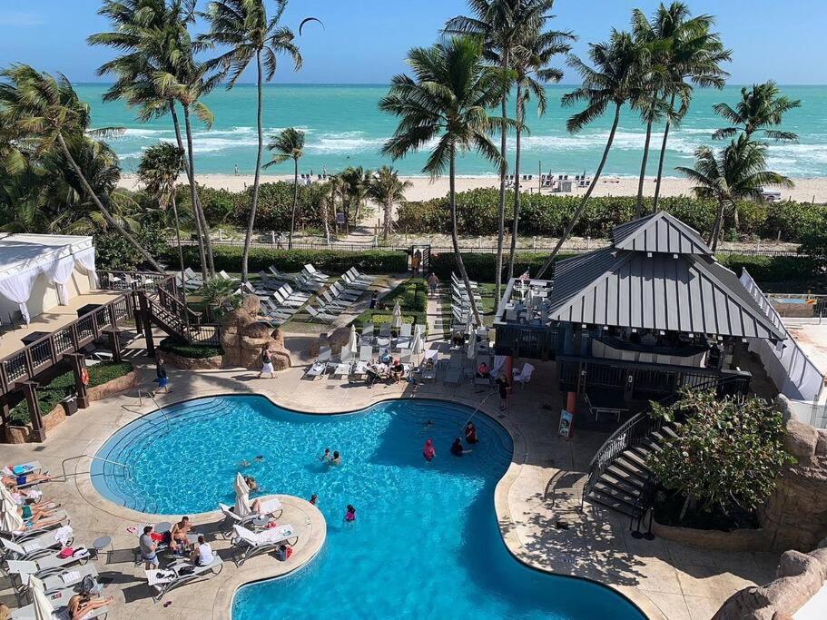 Miami Beach Oceanfront- Pool Bar & Gym & SPA - B&B