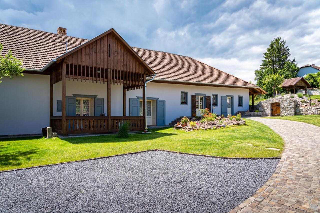 Bor-Kő Udvarház - B&B Tolcsva