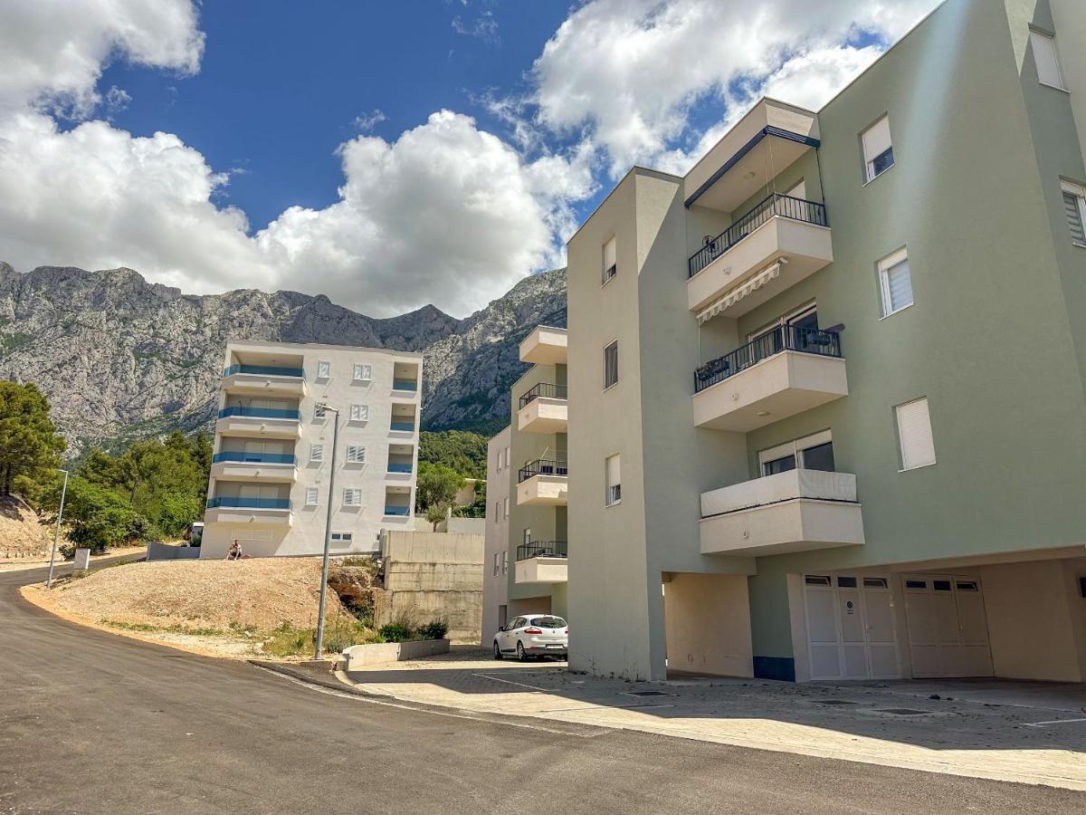 Lana - Sea view apartment with parking - Chambres d’hôtes Makarska