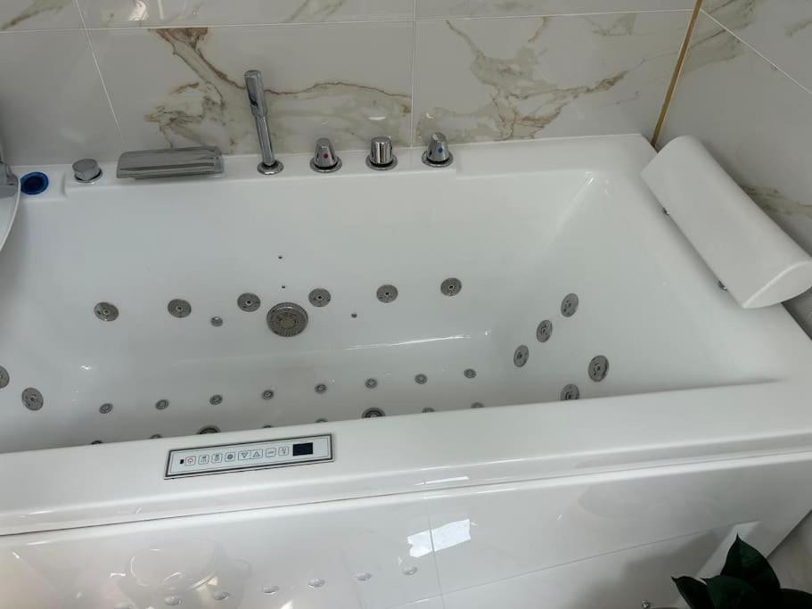 belle maison avec piscine chauffée sans vis-à-vis - B&B