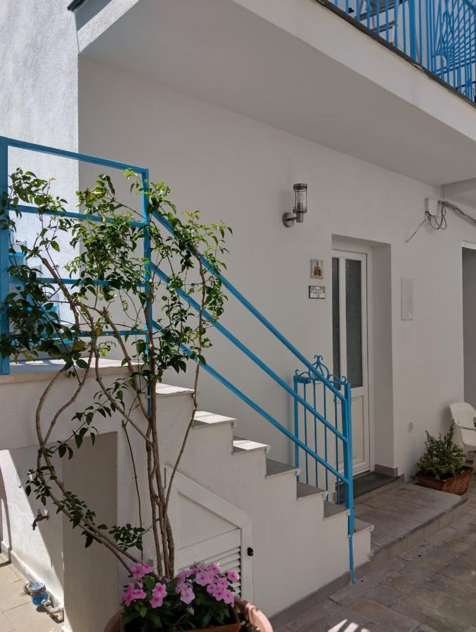 La casa di Giuliana piano terra con cucina e lavatrice - Chambres d’hôtes Ischia