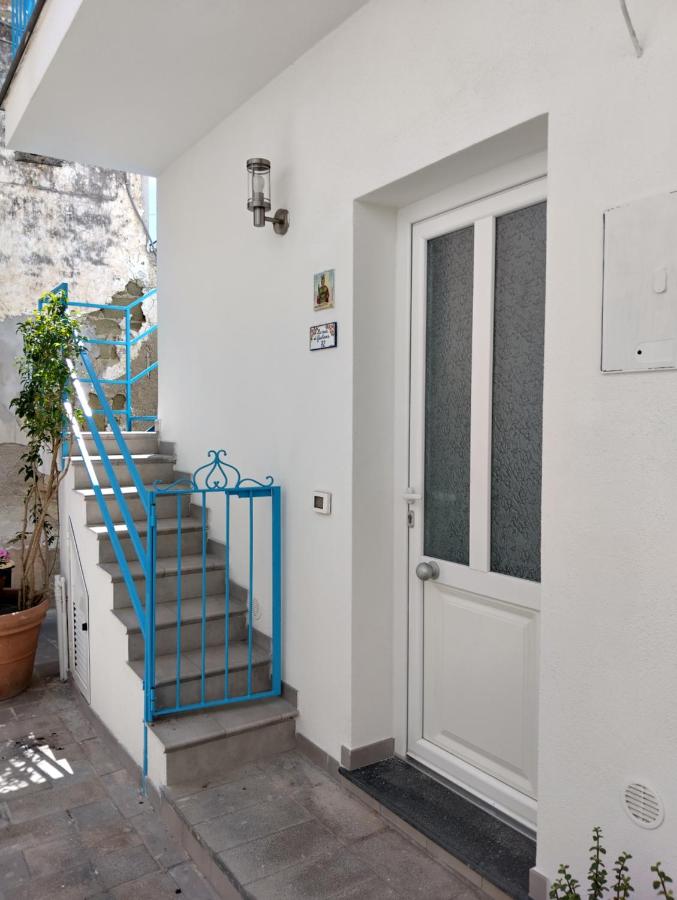 La casa di Giuliana piano terra con cucina e lavatrice - Chambres d’hôtes Ischia