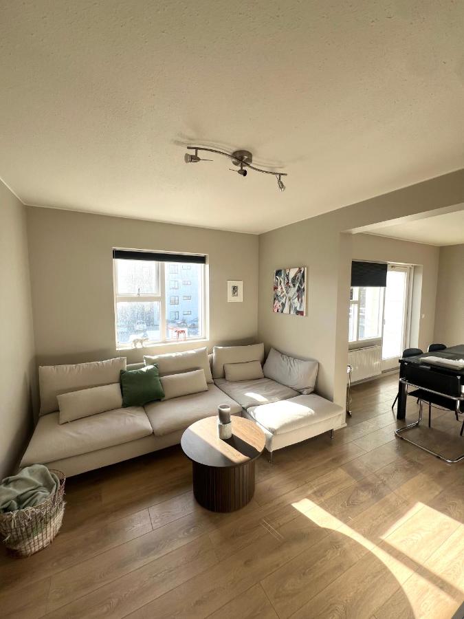 Comfy flat in Kópavogur - Ferienwohnung