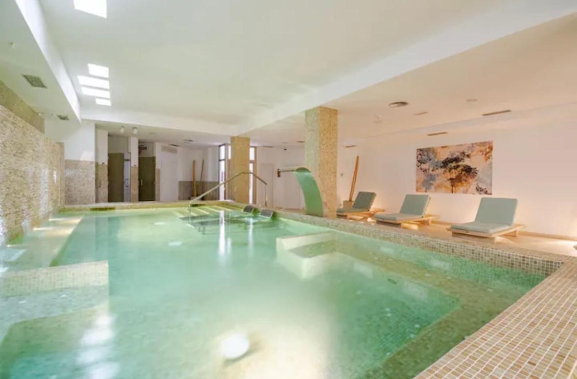 Luxury 2 bedroom apartment, close to the sea and the golf course, Aloha Hills Club Property - Chambres d'hôtes Marbella