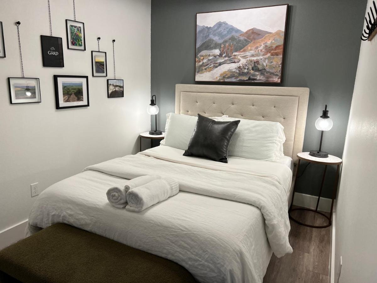 Deluxe Queen Suite