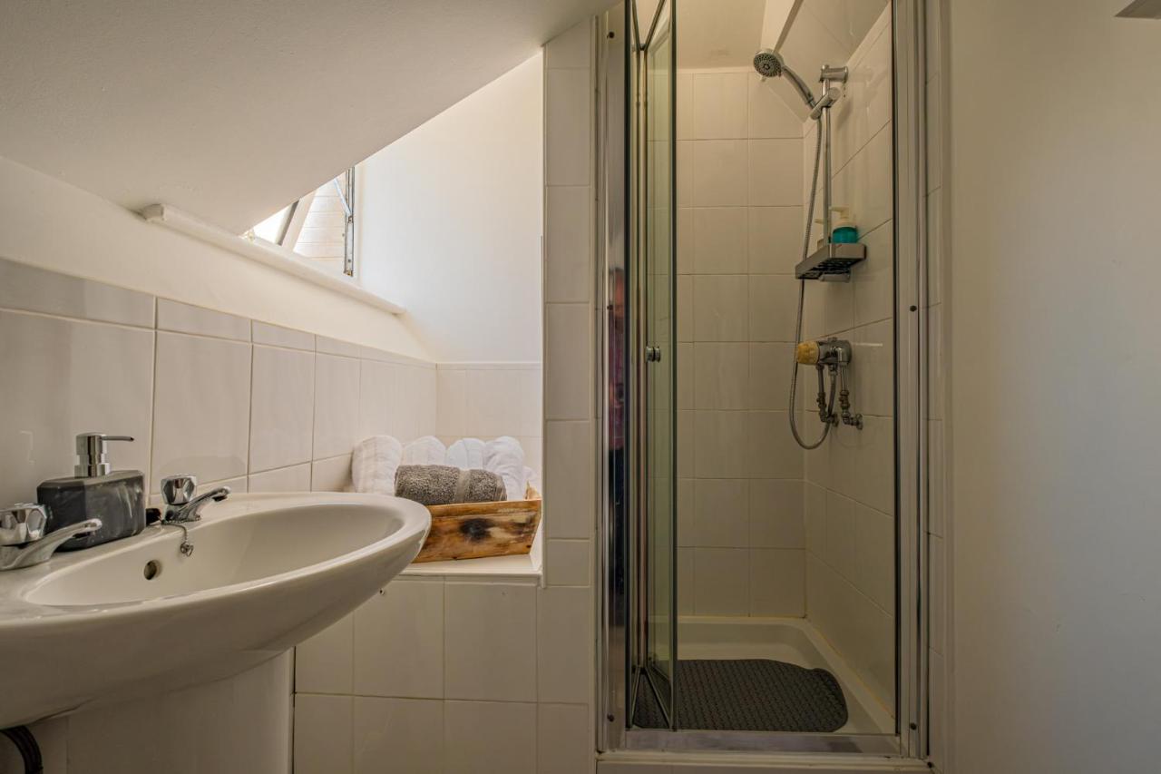 Castleview Coastal Comfort With 2 parking spaces - Ferienwohnung Oystermouth