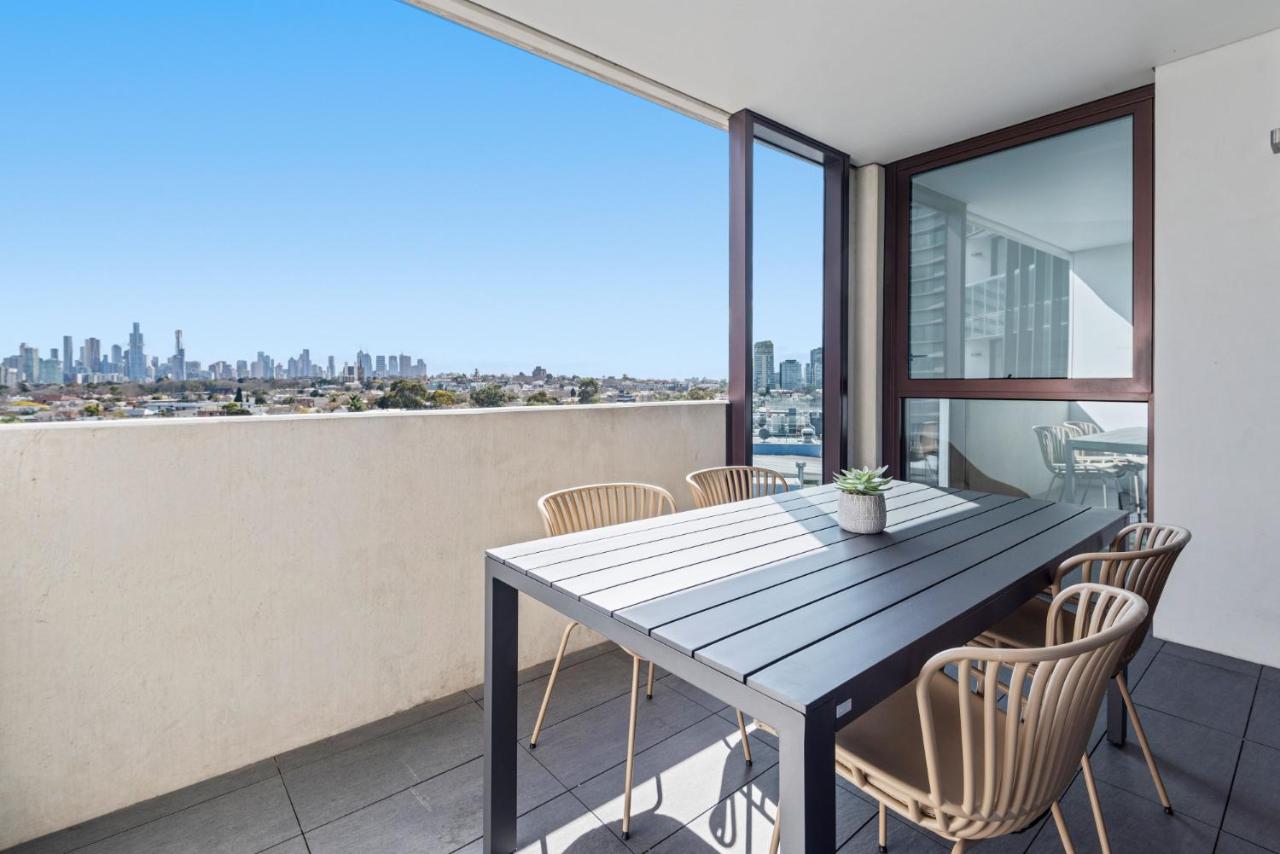 Elegant 2-Bed Apartment With Expansive City Views - B&B