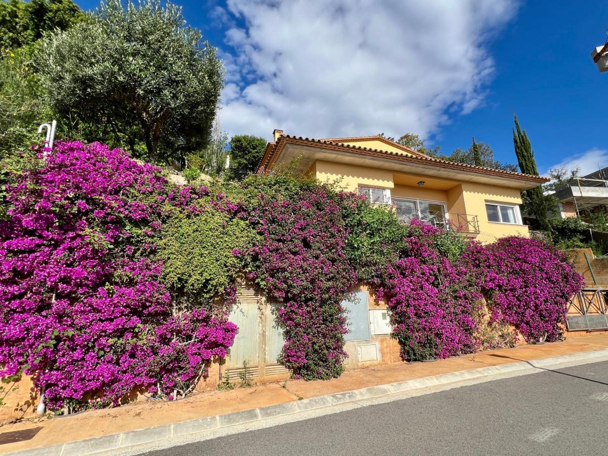 Casa con piscina privada y vistas al mar cerca de Sa Riera - B&B