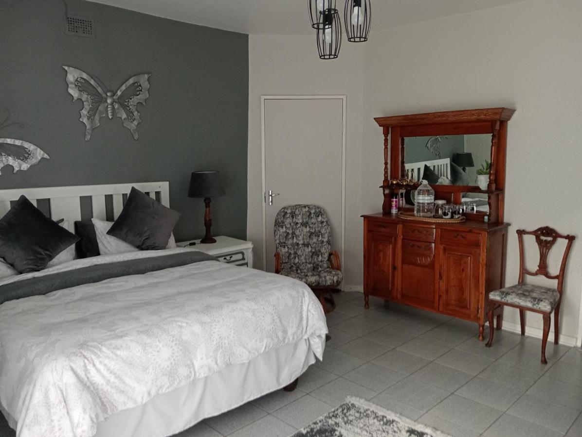 Deluxe Double Room (2 Adults + 2 Children)