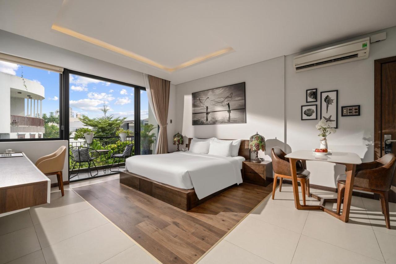 Junior Suite with Balcony