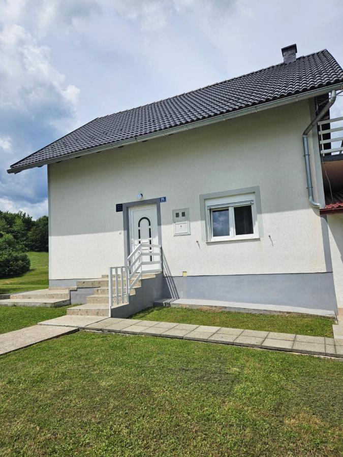 Apartman Mile - Holiday house - Ferienwohnung Smoljanac