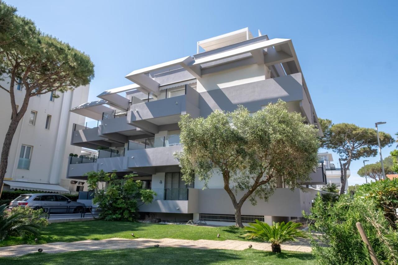 Carinzia Appartamenti - solo il mare davanti dal 1982 - Bed and Breakfast Riccione
