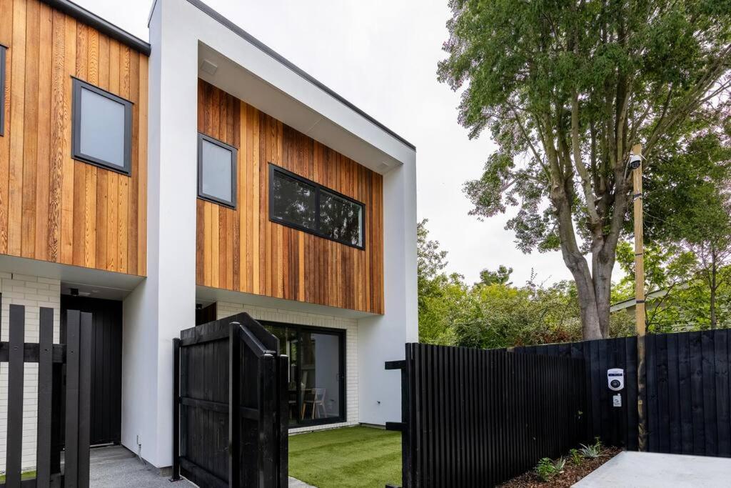 Brand New & Central Townhouse - B&B