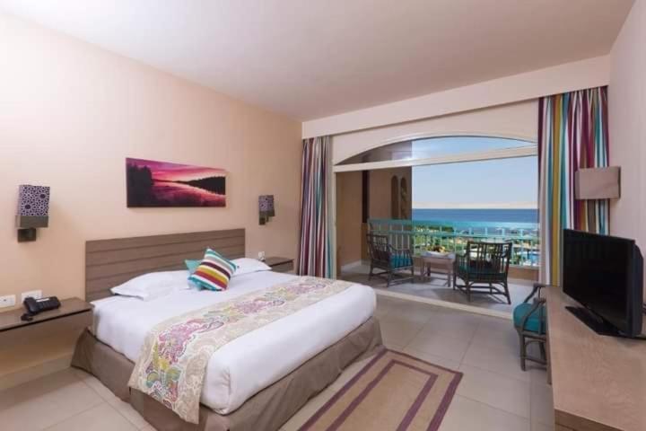 Byoum Lake Side Hotel Room, Tunis Village, Fayoum - B&B