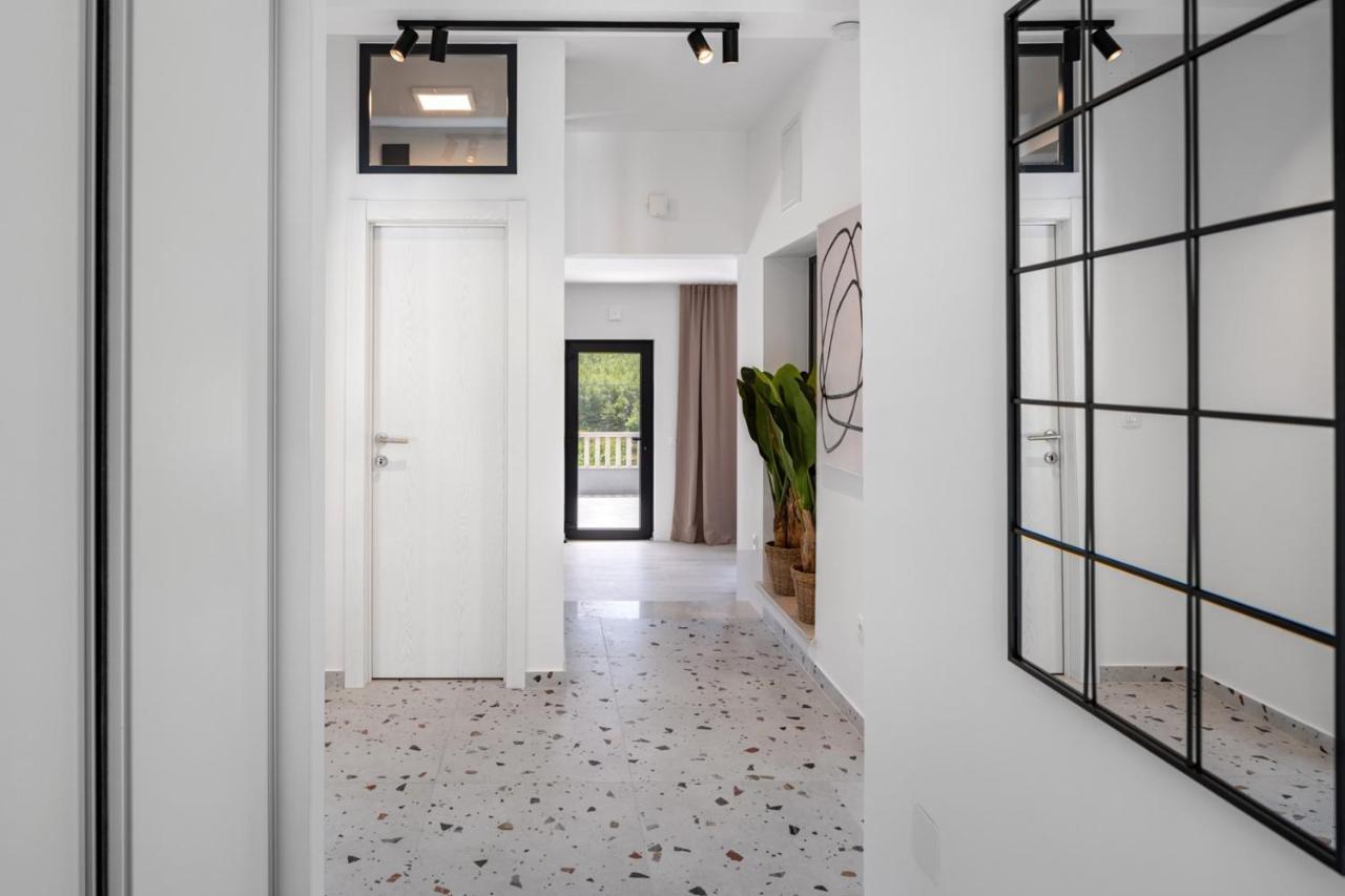 Apartment Gironi with Pool, Jacuzzi - B&B Tugare