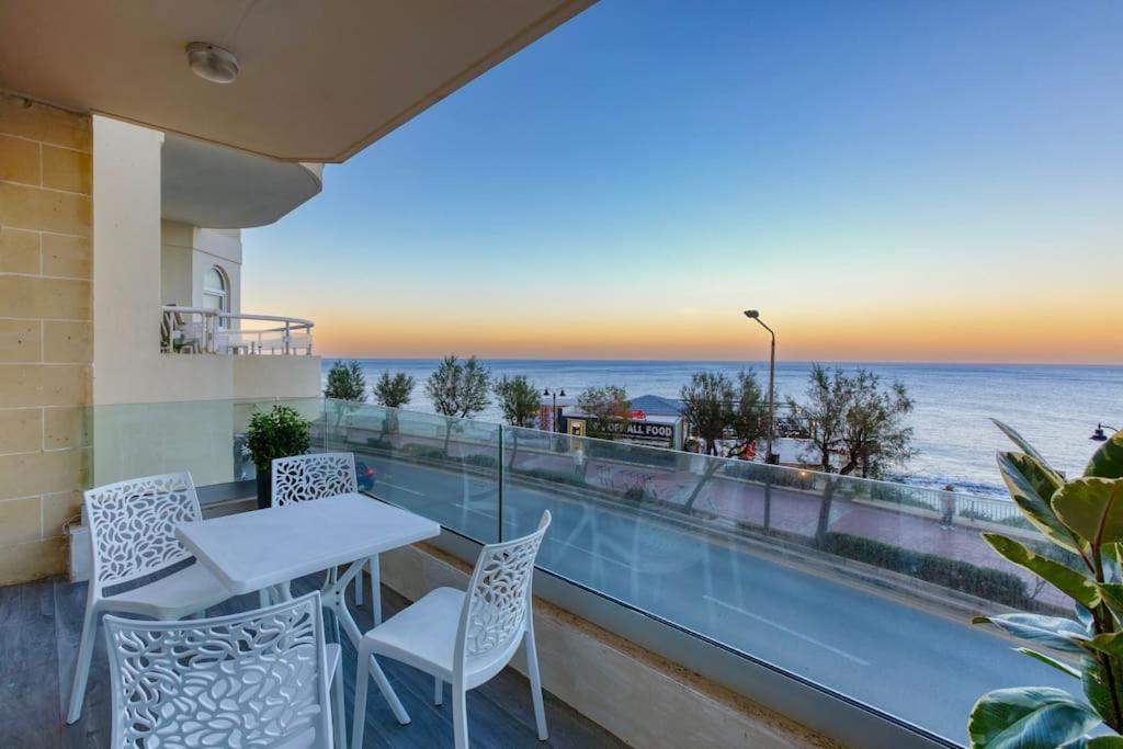 Lavish Sea View Apt In the heart of Sliema - B&B
