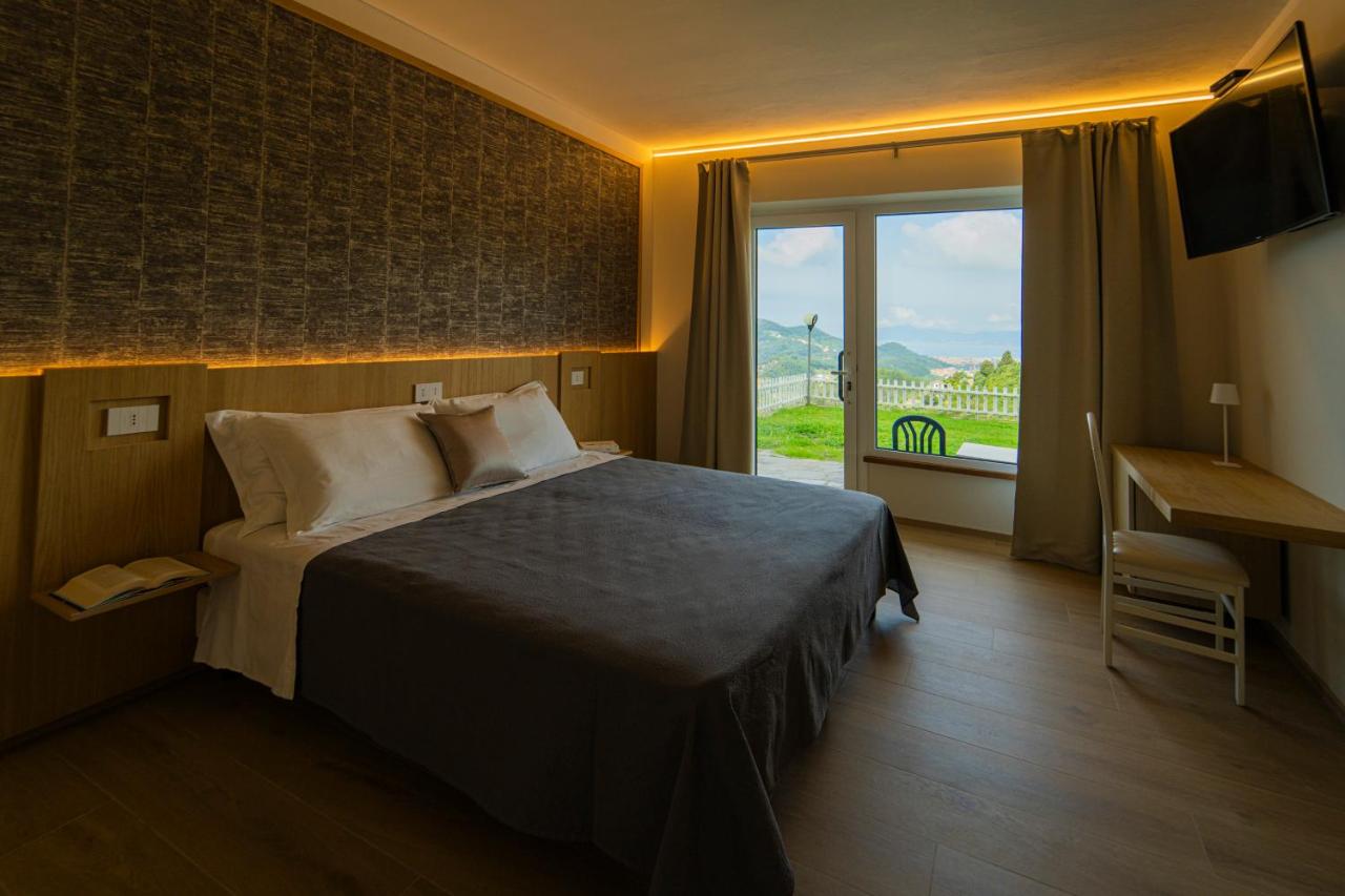 Deluxe Double or Twin Room with Sea View