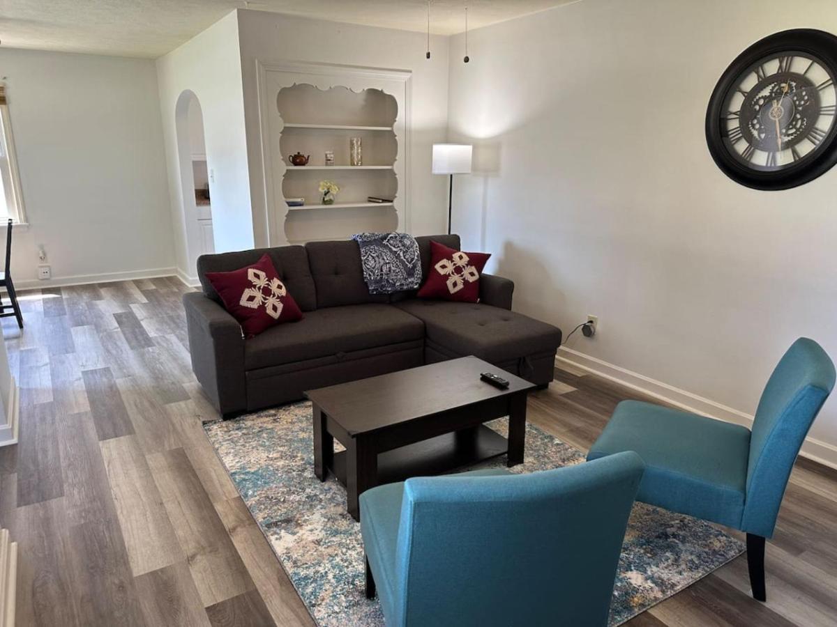 Sleeps 8, YSU, Fairgrounds, Wi-Fi, EV1, Remote, Heart of Boardman - B&B