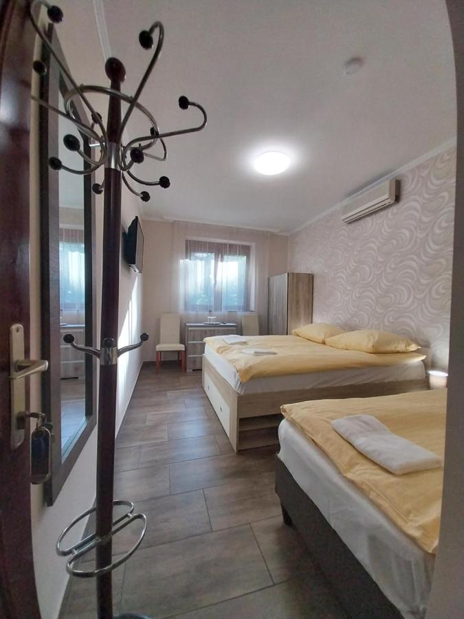 Fenyves Vendégház - Siófok - Ferienwohnung Siófok