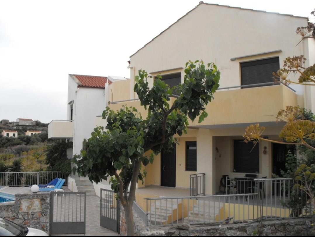 Christinas summer house with pool in Kefalas - B&B