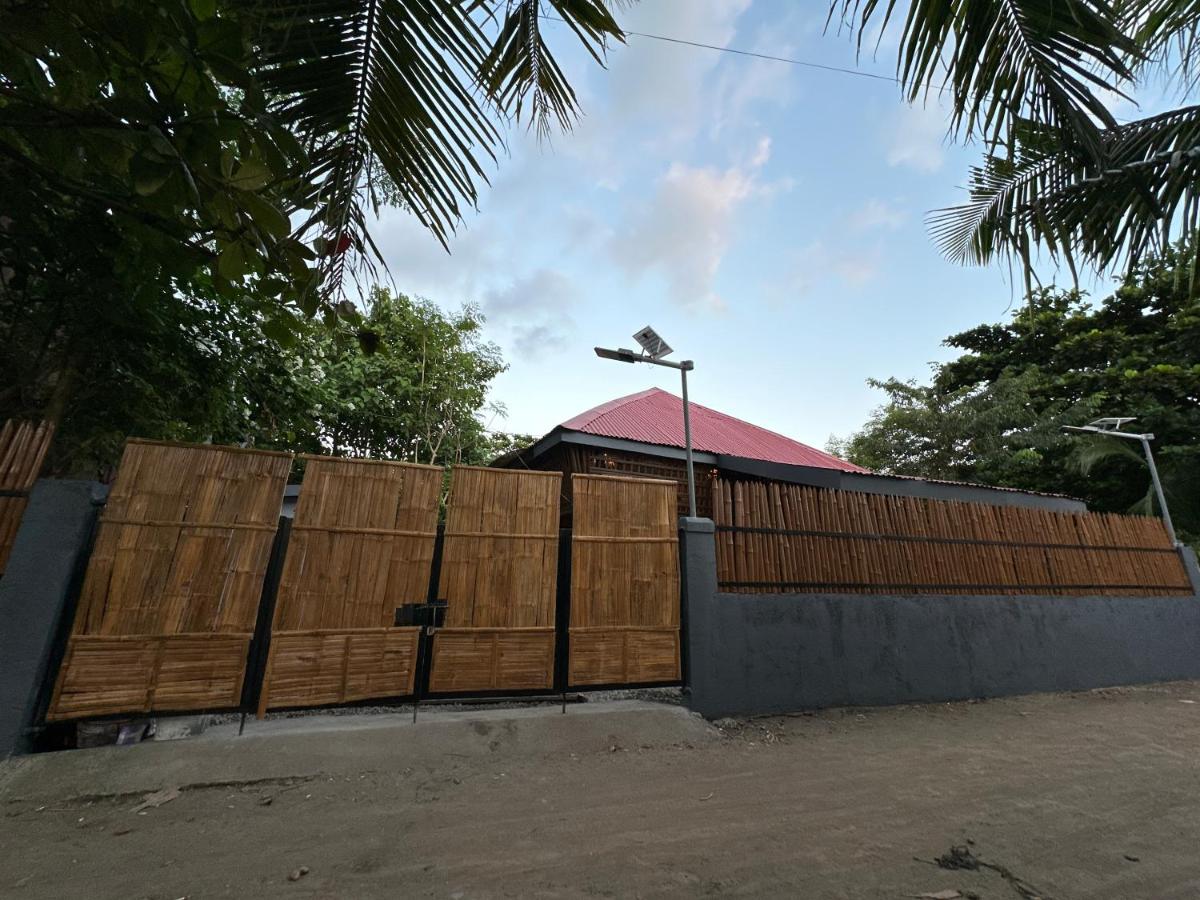 Amakan Beachfront Private House Bataan - B&B