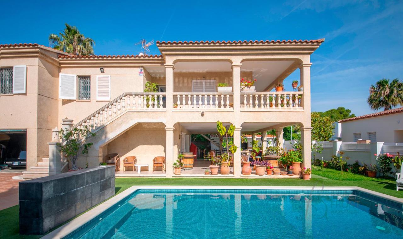 R153 - Espaciosa Villa con Piscina Privada en Coma - Ferienwohnung Coma-ruga