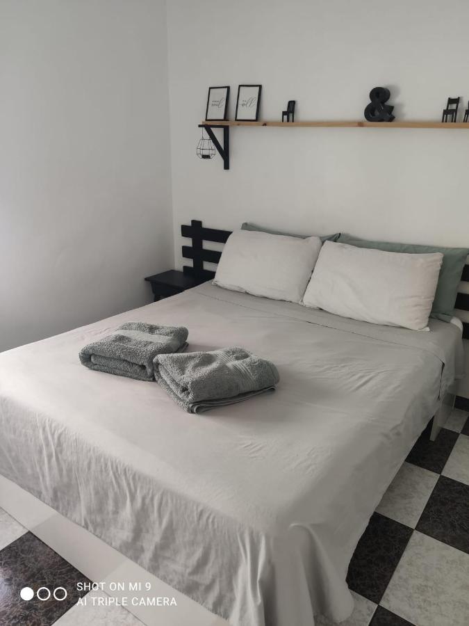 Habitación 2 en tercera planta sin ascensor no és un piso entero! A compartir Baño y cocina!