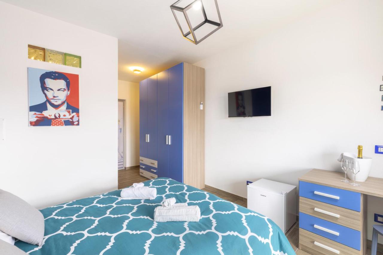 Zimmer mit Queensize-Bett und Poolblick
