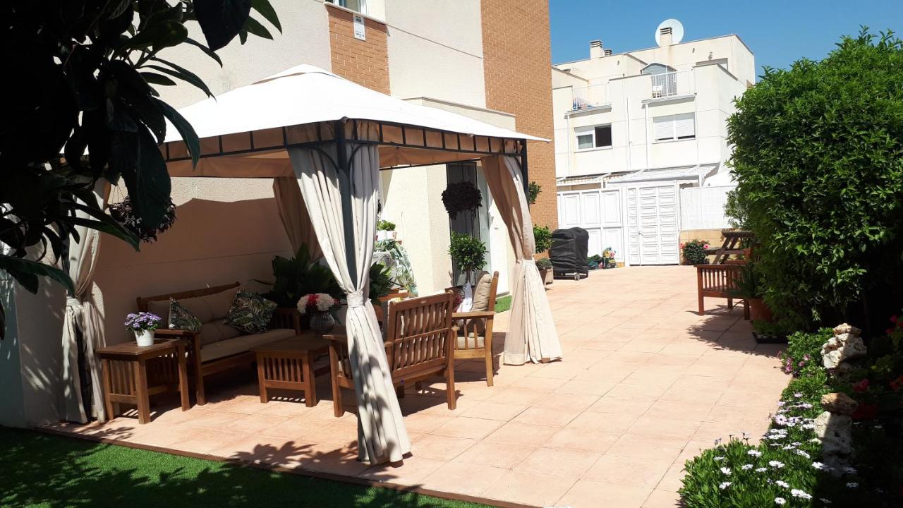 Casa adosada con vistas al mar y con piscina - B&B Alicante