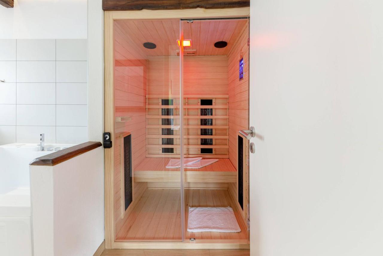 One-Bedroom Apartment with Balcony and Spa Bath