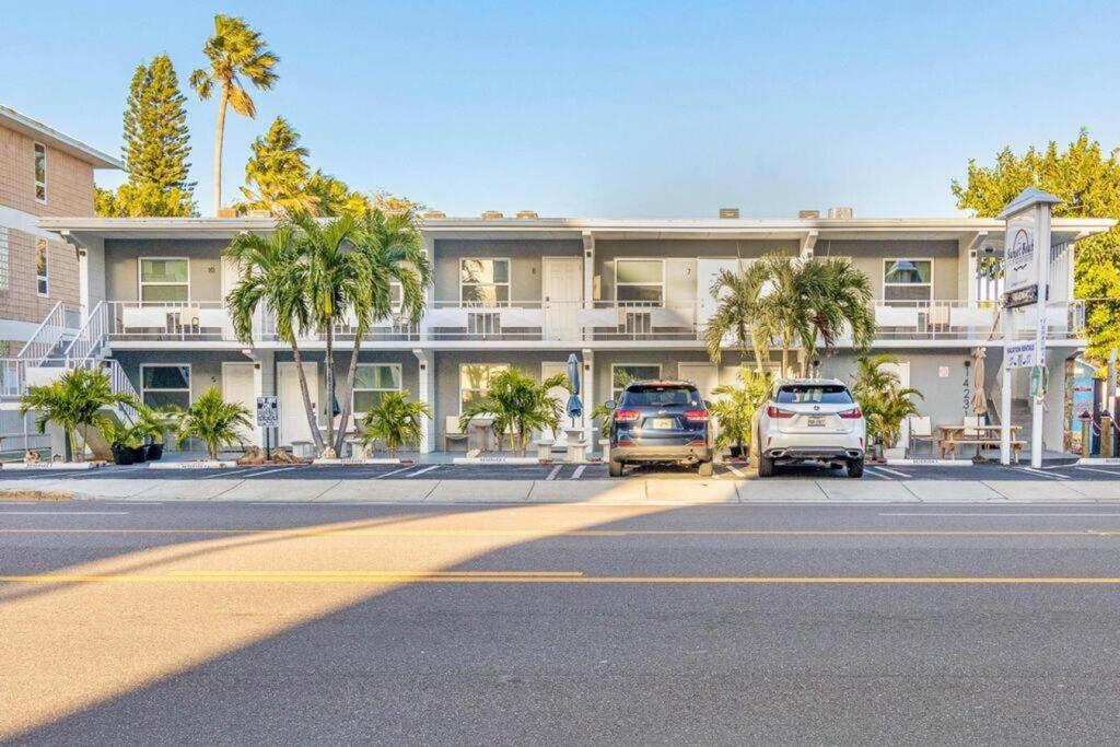 Sunset Beach Suites #2 - Steps to the Beach and Pet Friendly! - Chambres d’hôtes