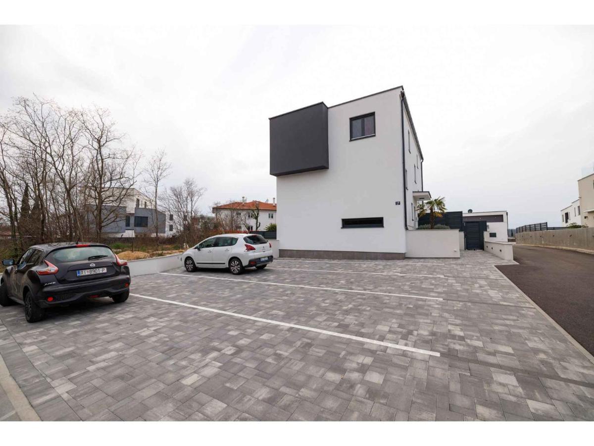Apartment in Njivice - Insel Krk 50516 - Chambres d'hôtes Njivice