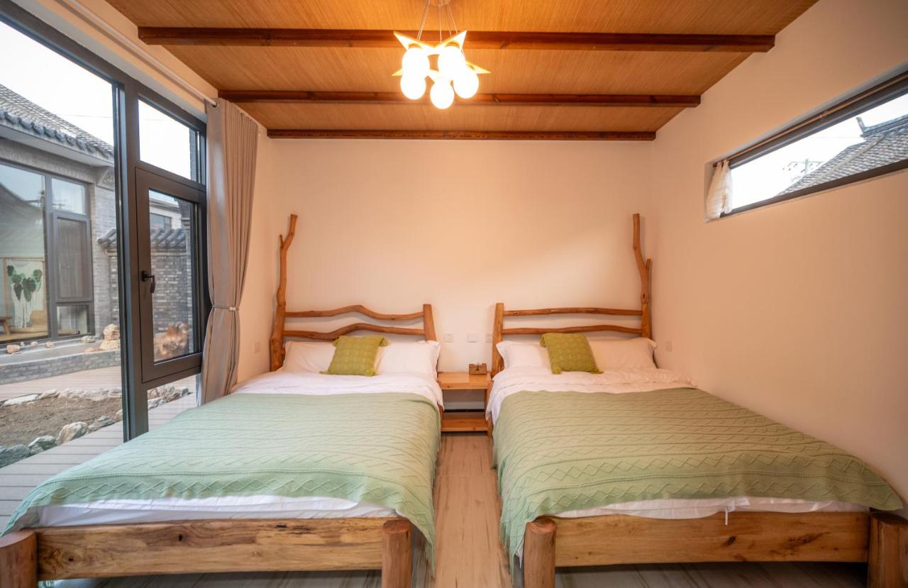 Tweepersoonskamer met 2 Aparte Bedden en Eigen Badkamer